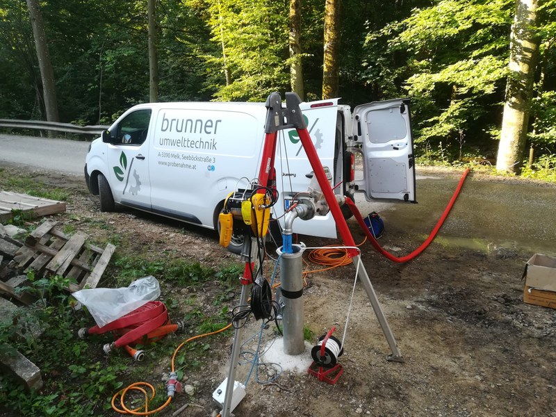 Pumpversuch an einer Grundwassersonde